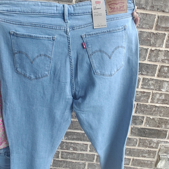 Woman Levi's jeans - Picture 3 of 6